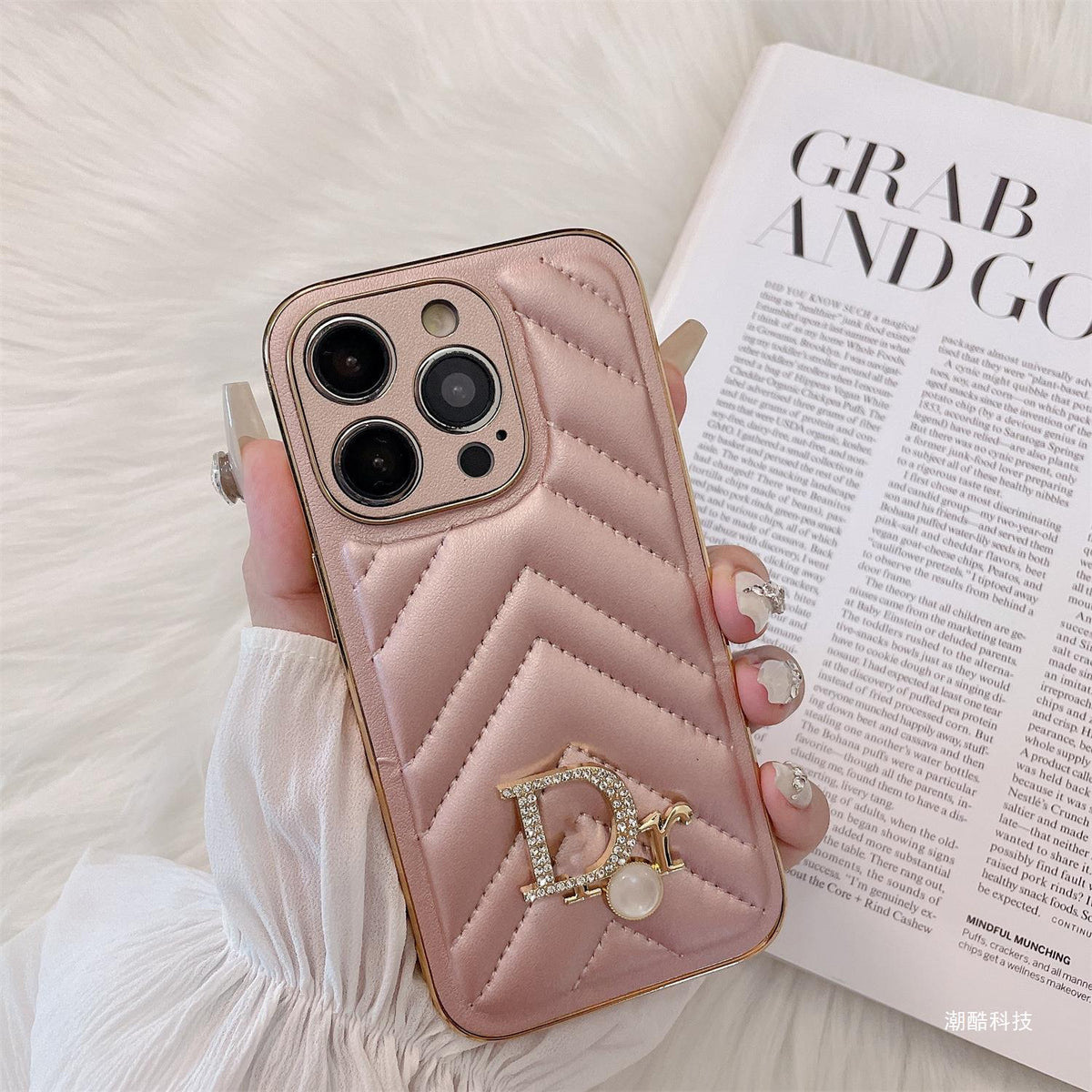 Modne etui na iPhone'a z poduszką powietrzną