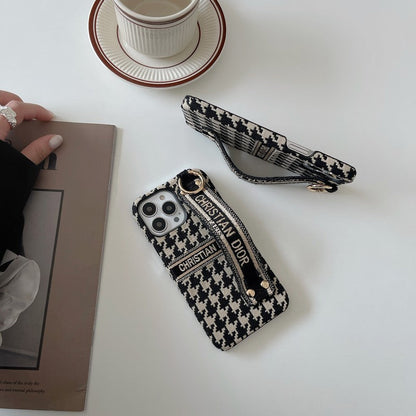 Coque et skin iPhone avec bracelet pied-de-poule tendance