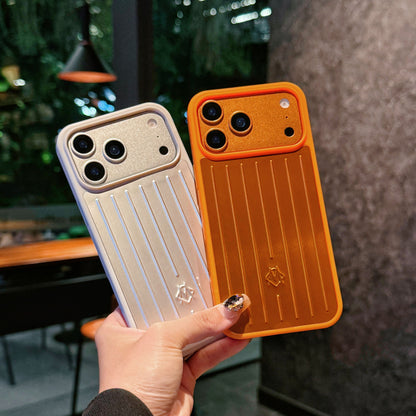 Bordázott fémpáncélos iPhone-tok – Stílusos védelem, amelyet az utazás ihletett
