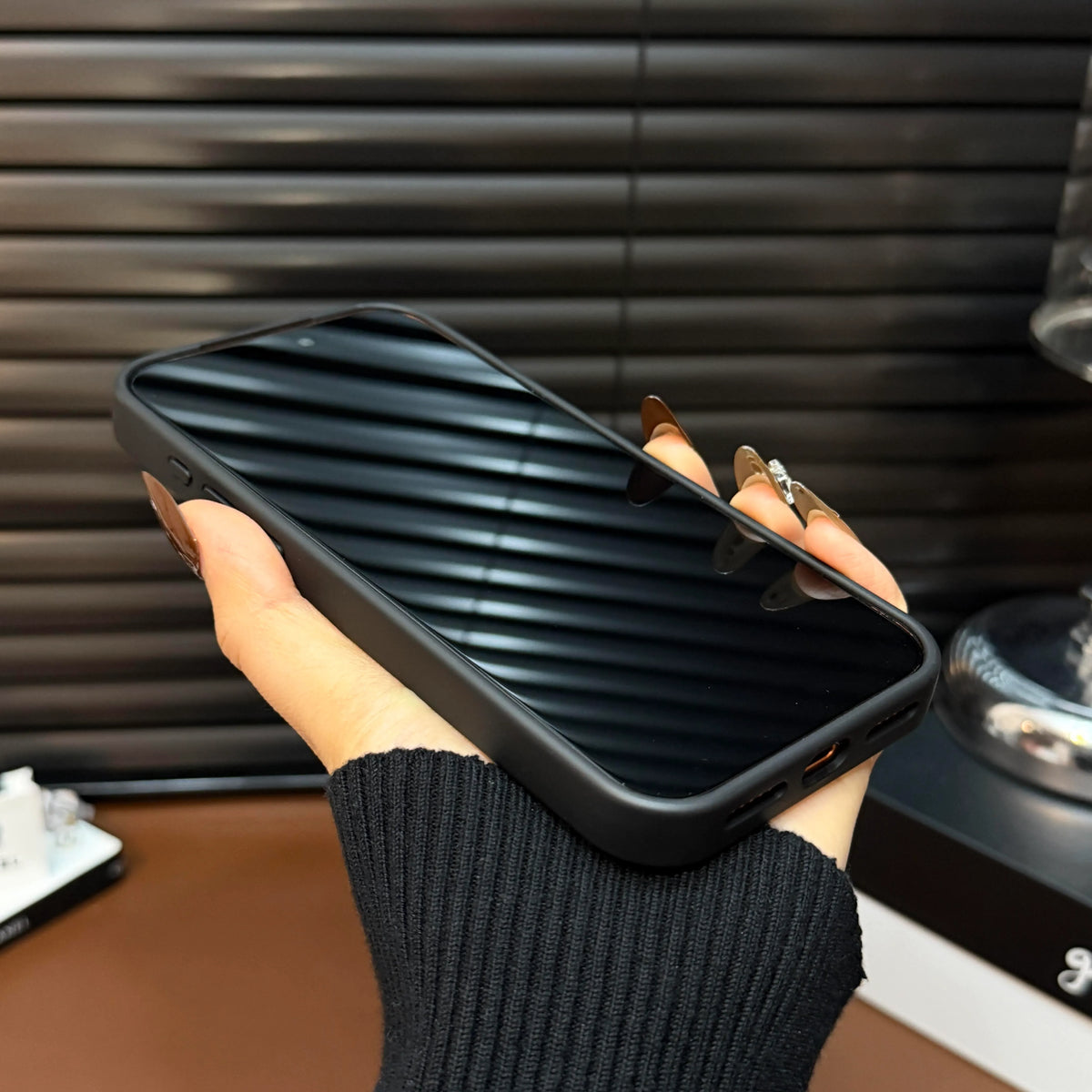 Funda de lujo para iPhone de cuero acolchado: funda protectora delgada a prueba de golpes