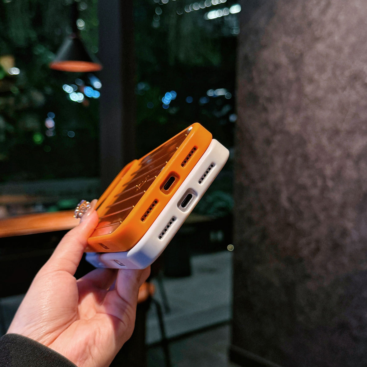 Bordázott fémpáncélos iPhone-tok – Stílusos védelem, amelyet az utazás ihletett