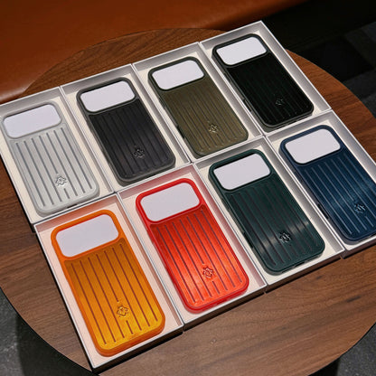 Bordázott fémpáncélos iPhone-tok – Stílusos védelem, amelyet az utazás ihletett