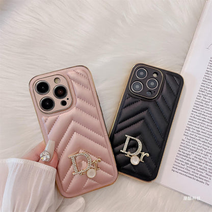 Modne etui na iPhone'a z poduszką powietrzną