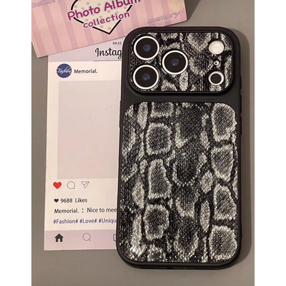 Husă de lux pentru iPhone cu textura pielii de șarpe