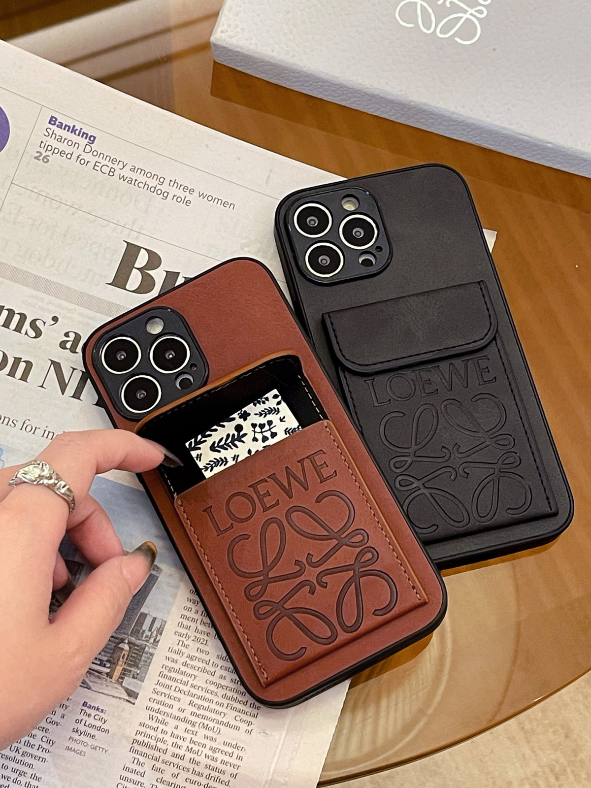 카드 홀더가 있는 고급 iPhone 케이스 Brown-LZP241448