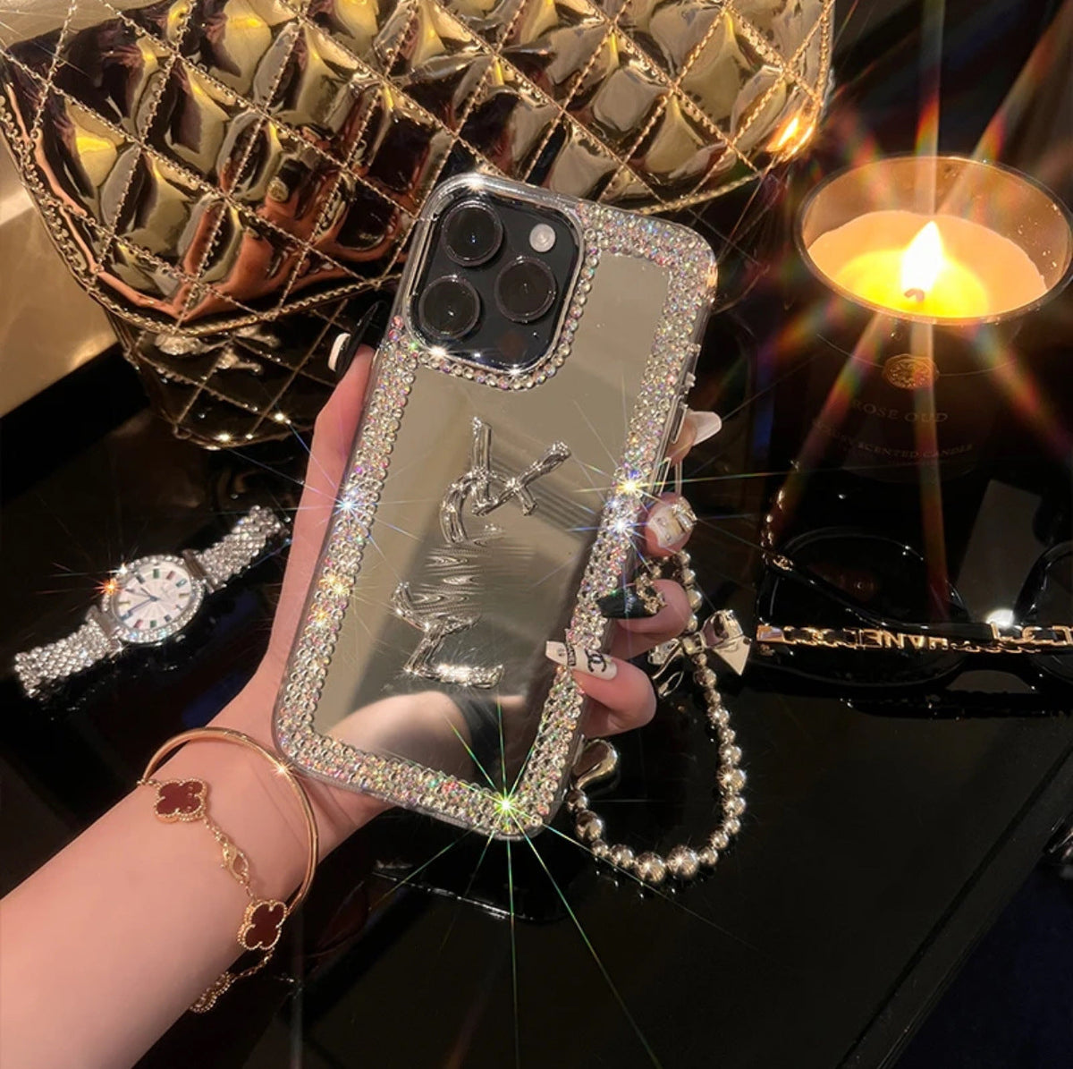 Elbűvölő szépségtükör iPhone-tok – Smink és stílus útközben!