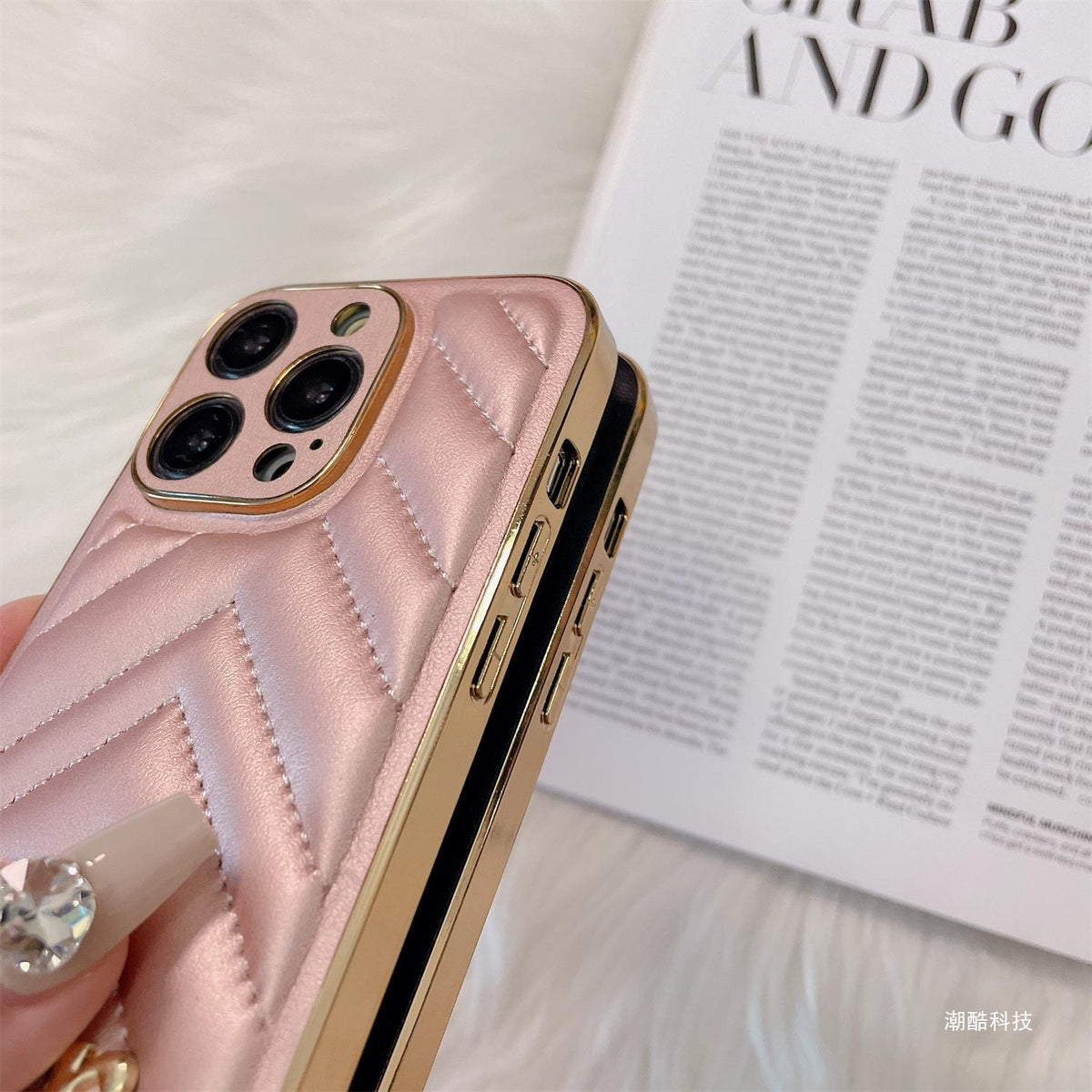 Modne etui na iPhone'a z poduszką powietrzną