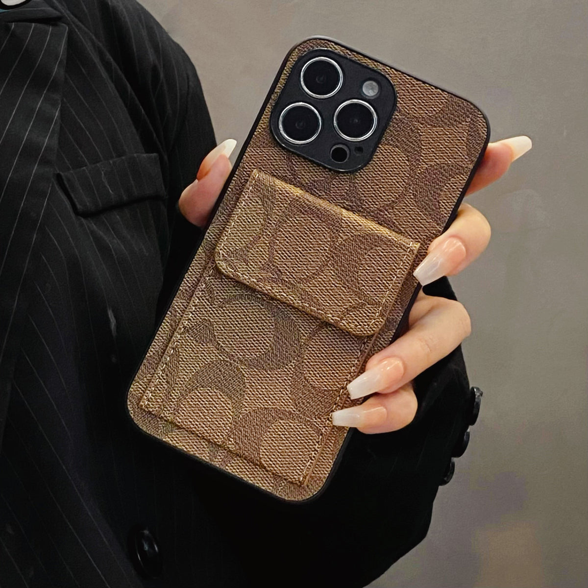 Klasické puzdro na iPhone s peňaženkou svetlohnedé-HP240513