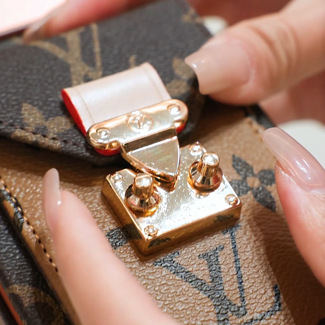 Capa para iPhone com bolso para cartão de couro com inspiração luxuosa