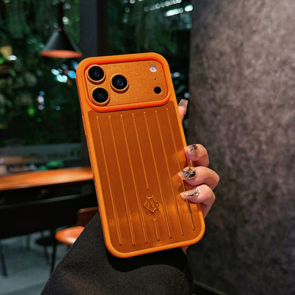 Bordázott fémpáncélos iPhone-tok – Stílusos védelem, amelyet az utazás ihletett