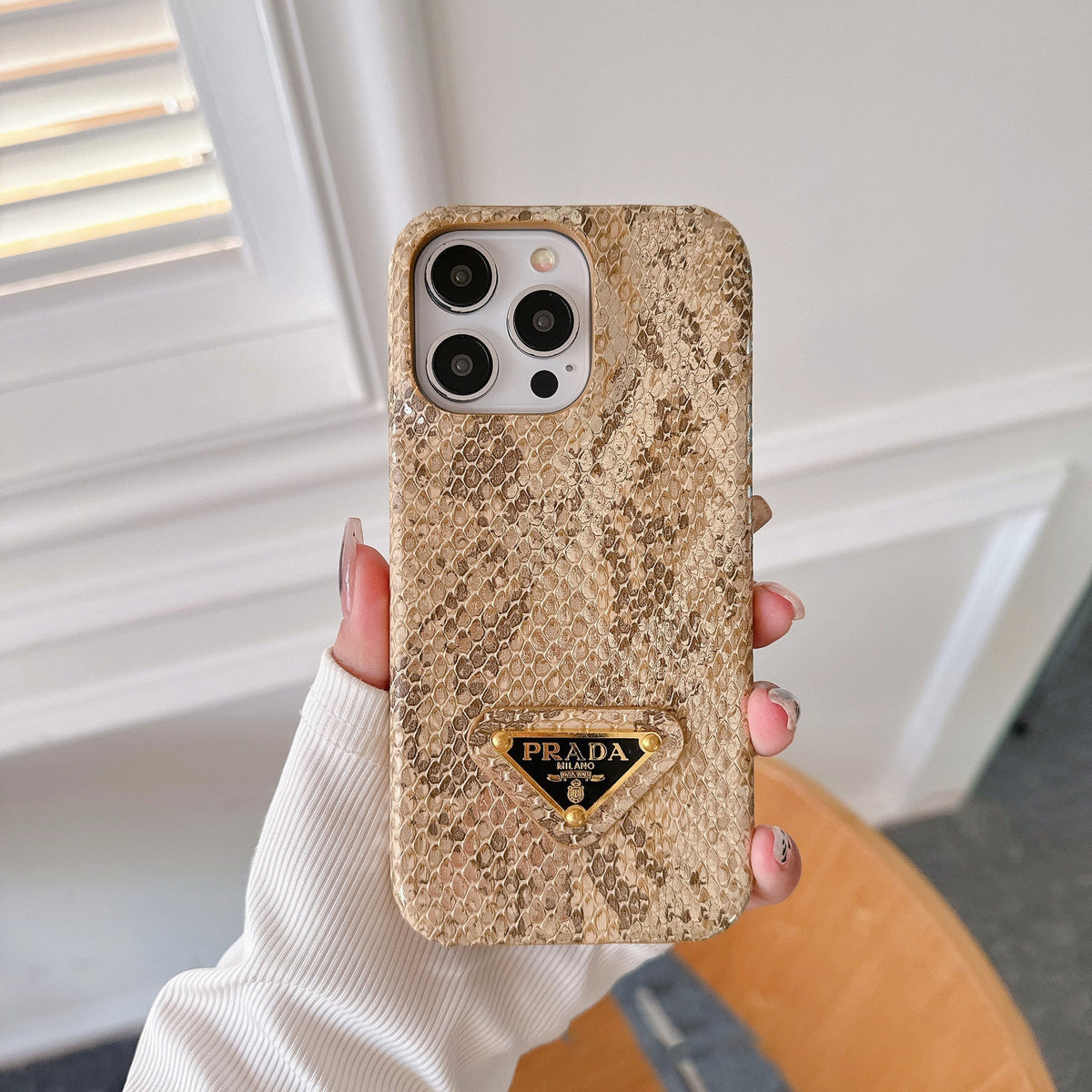 Luksusowe etui na iPhone'a w gradientowym kolorze