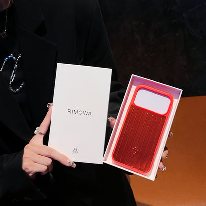 Bordázott fémpáncélos iPhone-tok – Stílusos védelem, amelyet az utazás ihletett