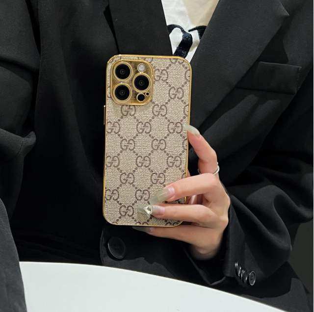 Funda clásica de lujo para iPhone con monograma y bordes dorados galvanizados