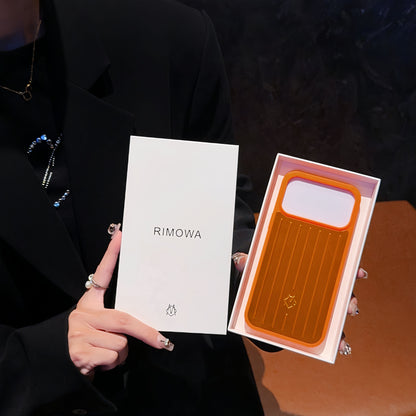 Bordázott fémpáncélos iPhone-tok – Stílusos védelem, amelyet az utazás ihletett