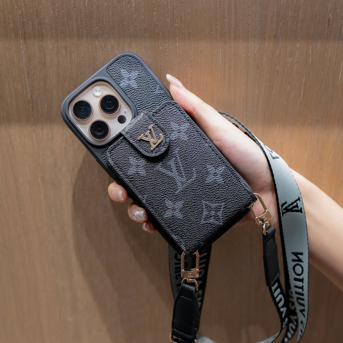 Luxusní crossbody pouzdro na iPhone s držákem na kartu a popruhem