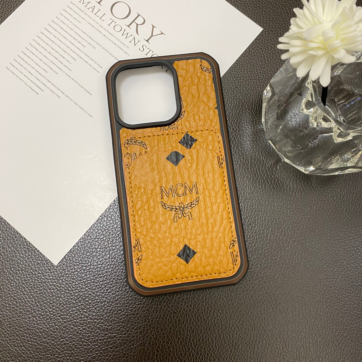 Husa iPhone MCM Cu Suport Card galben-MCK240603