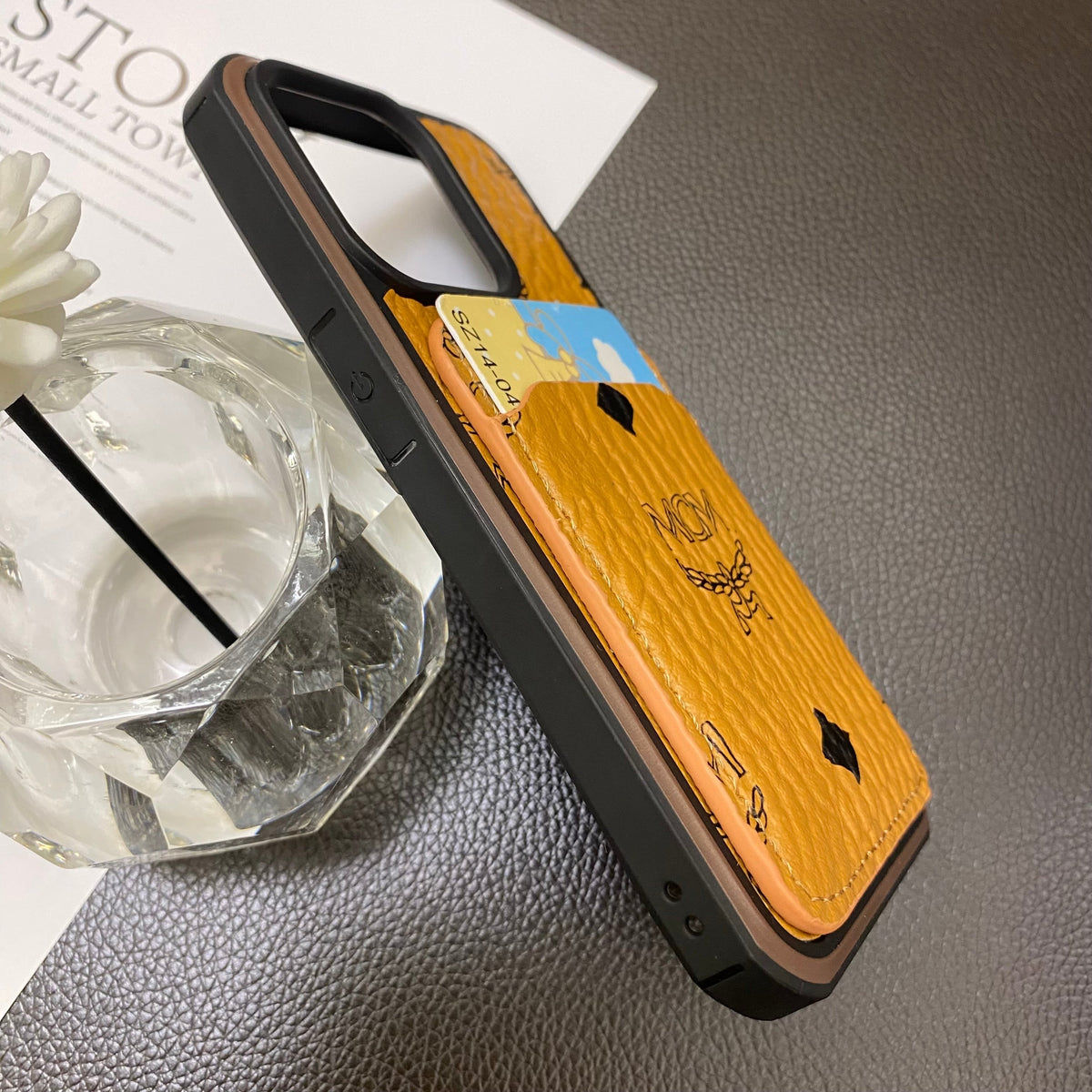 Husa iPhone MCM Cu Suport Card galben-MCK240603