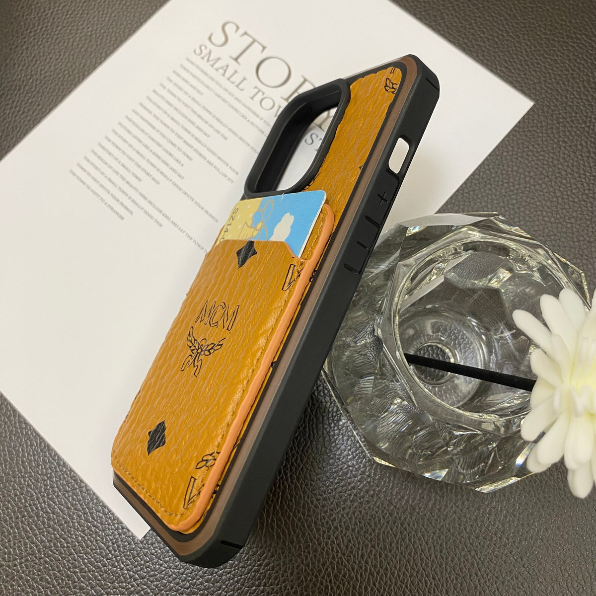Husa iPhone MCM Cu Suport Card galben-MCK240603