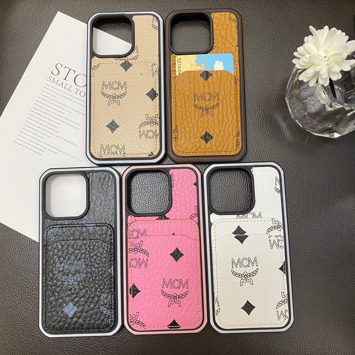 Husa iPhone MCM Cu Suport Card galben-MCK240603
