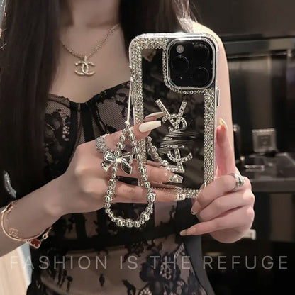 Elbűvölő szépségtükör iPhone-tok – Smink és stílus útközben!