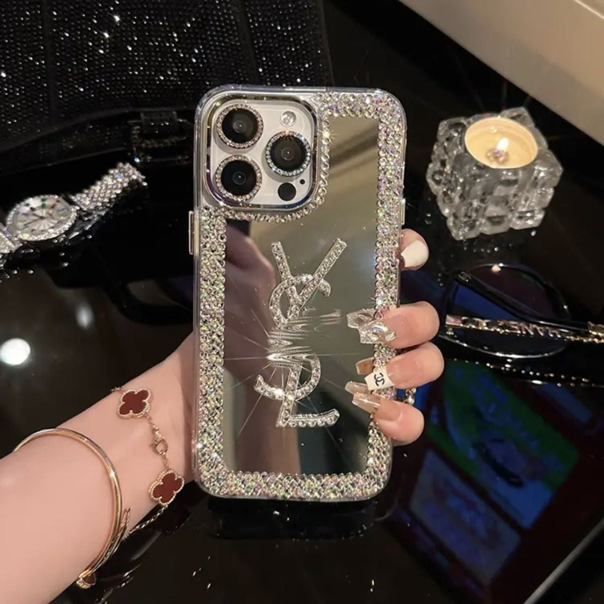 Elbűvölő szépségtükör iPhone-tok – Smink és stílus útközben!