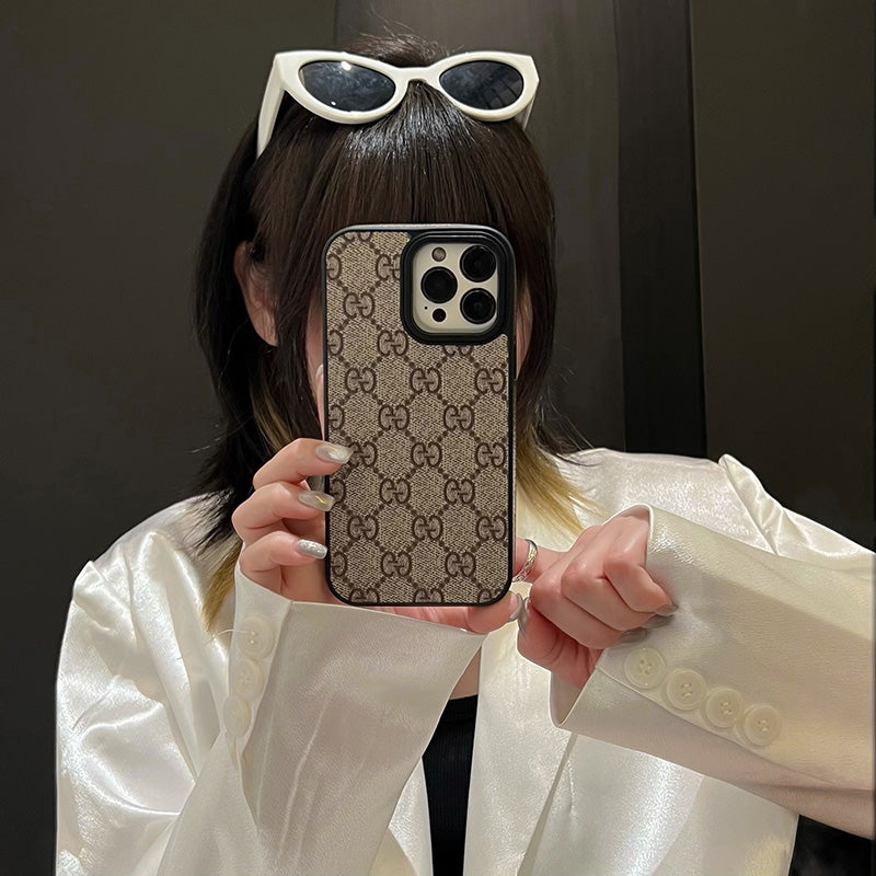 Klasyczne etui na iPhone'a klasy premium