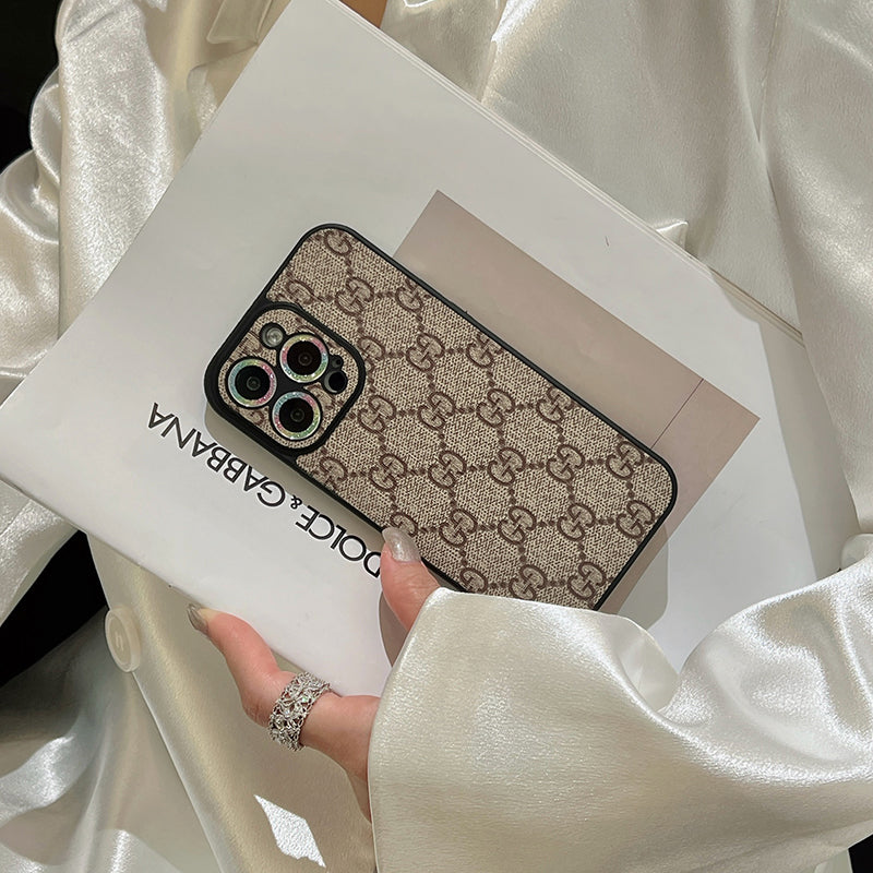 Klasyczne etui na iPhone'a klasy premium