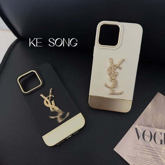 Błyszczące etui na iPhone'a