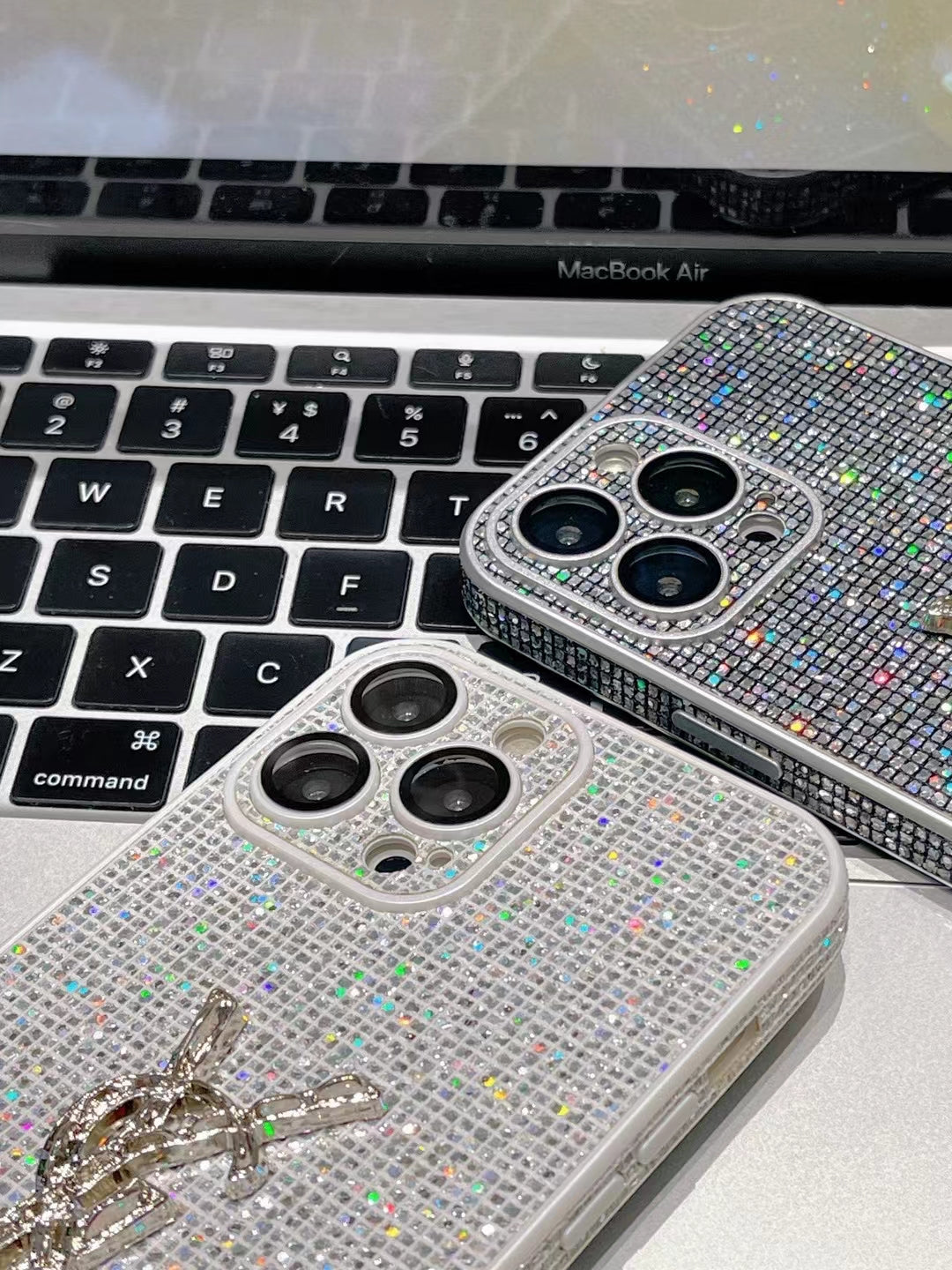 Luksuzne svjetlucave maske za iPhone