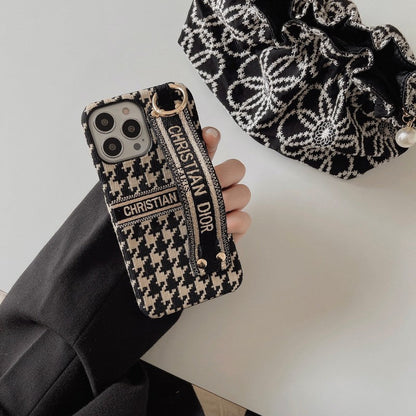 Coque et skin iPhone avec bracelet pied-de-poule tendance